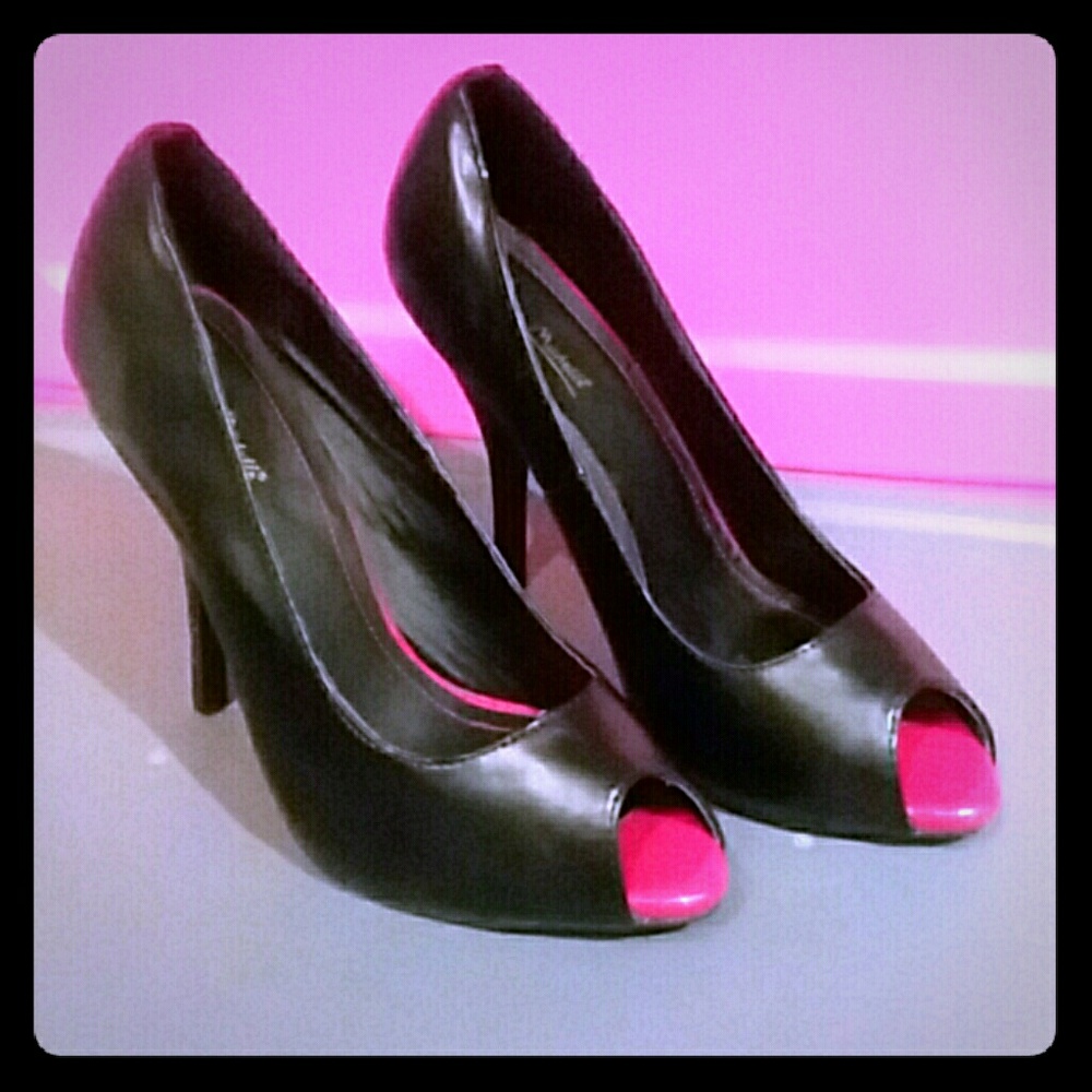 Shoes 5in black peep toe